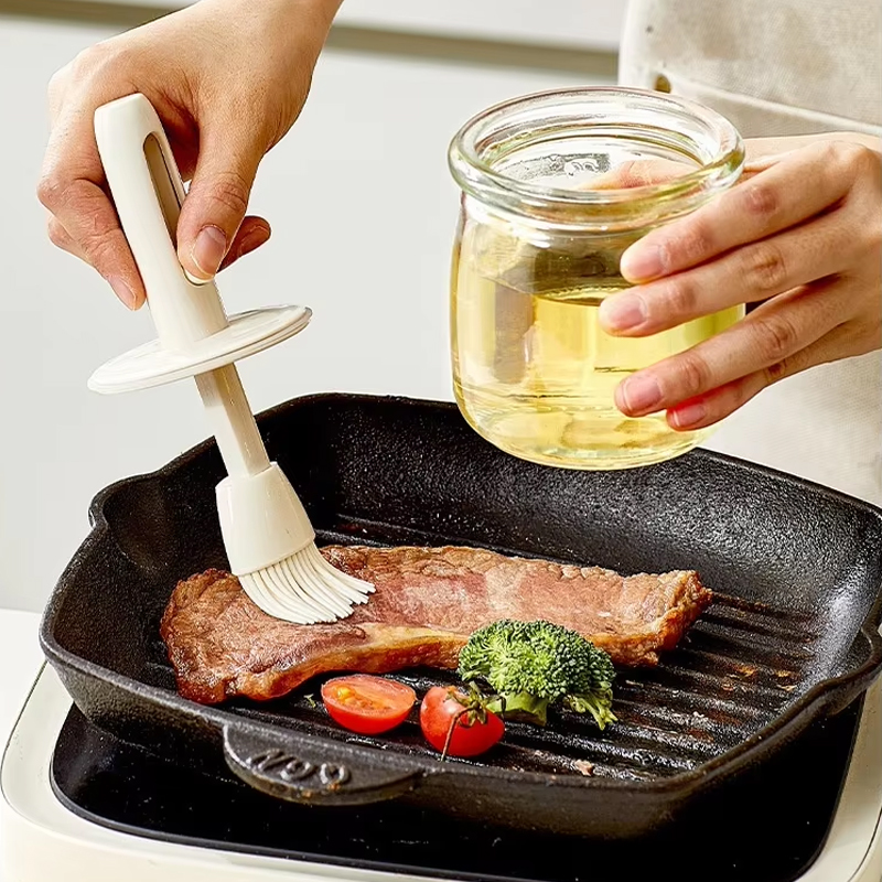 Glass oil bottles with Adjustable Silicone Basting Brush High Resistant Silicone Oil Brush and Bottle set for Barbecue Baking Kitchen edible oil Dispenser bottle