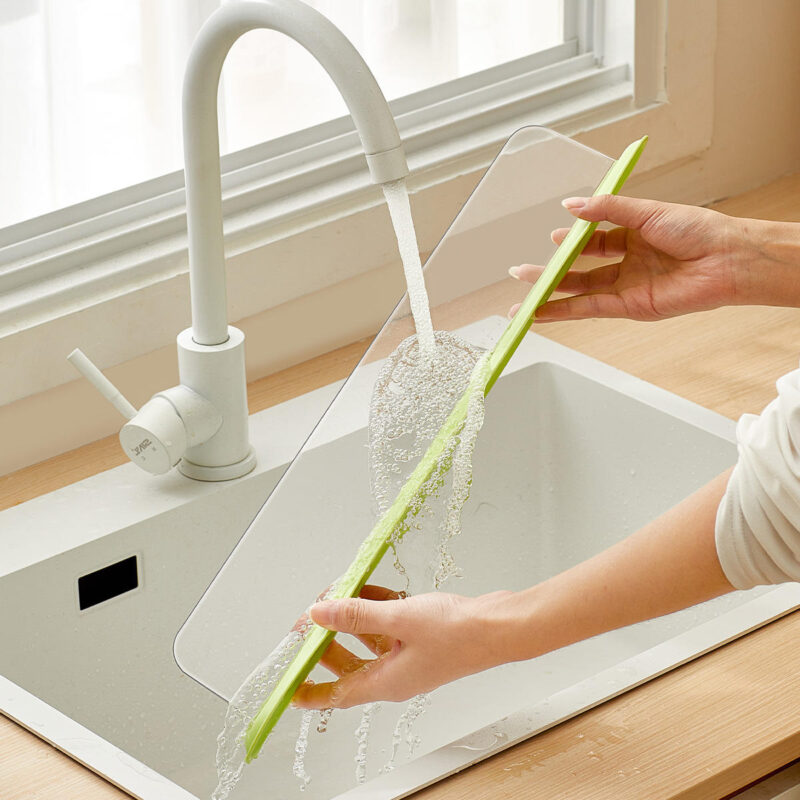 Household sink water retaining board Kitchen wash basin splash guard divider With suction cup Strong Suction PP Strip sink Water Splash Guard